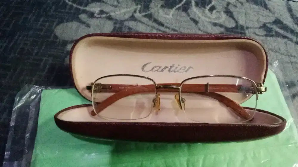 Kacamata Cartier