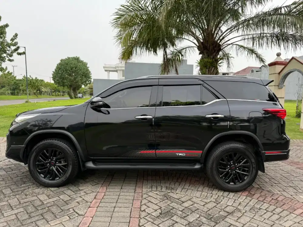 Toyota Fortuner VRZ TRD 2020 Matic Hitam Favorit