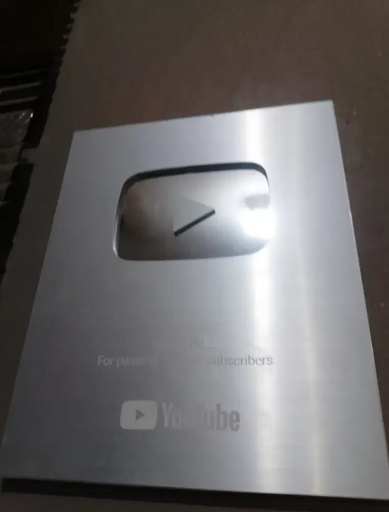 Silver button 100,000 subscriber produk original