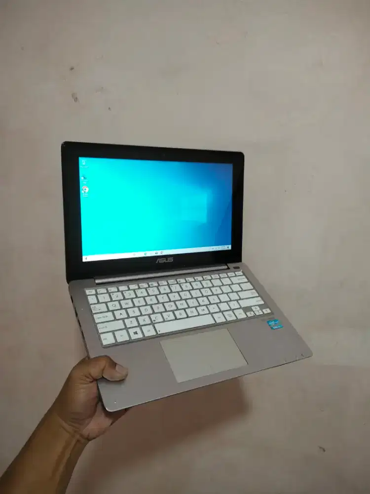 Laptop vivobook asus core i3 ram 4 layar sentuh