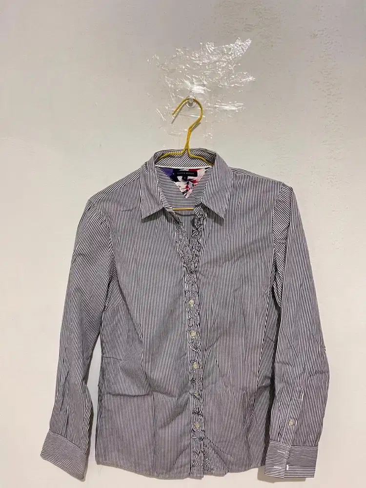 Kemeja Wanita Garis Hitam Putih Lengan Panjang