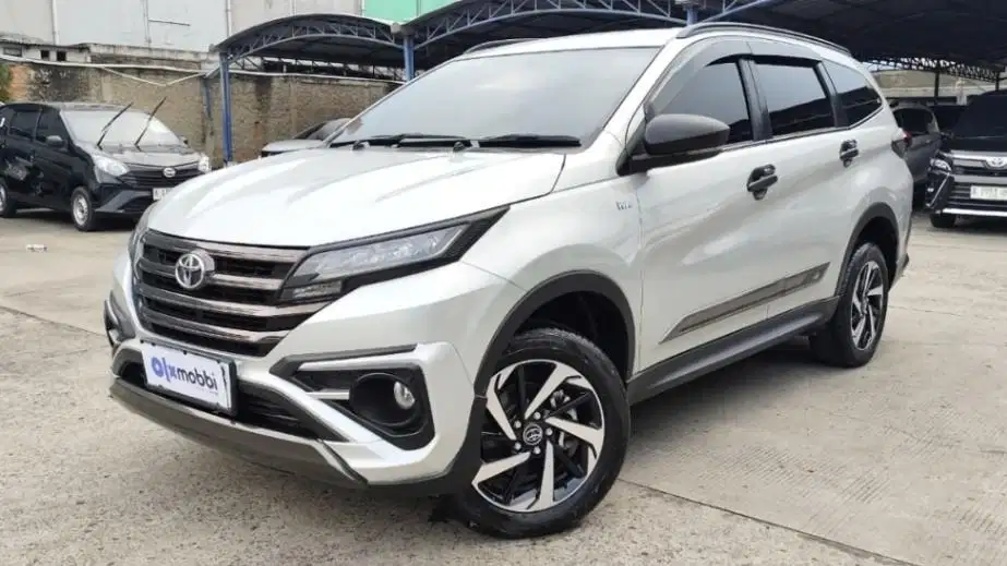 DP MURAH - Toyota Rush 1.5 GR Sport Bensin-AT 2023 Silver