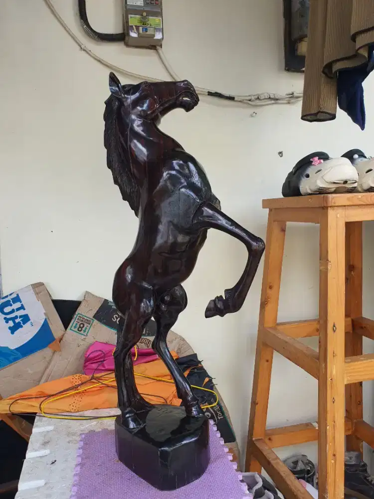 Patung kayu Kuda