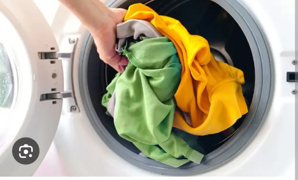 Laundry Crew bagian Setrika