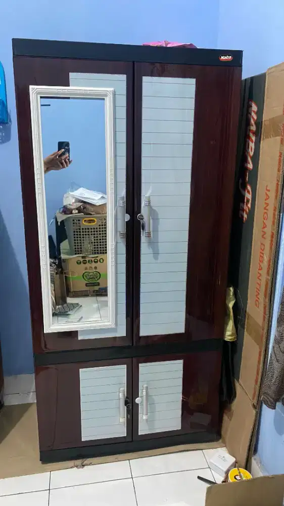 Lemari Plastik Mulus