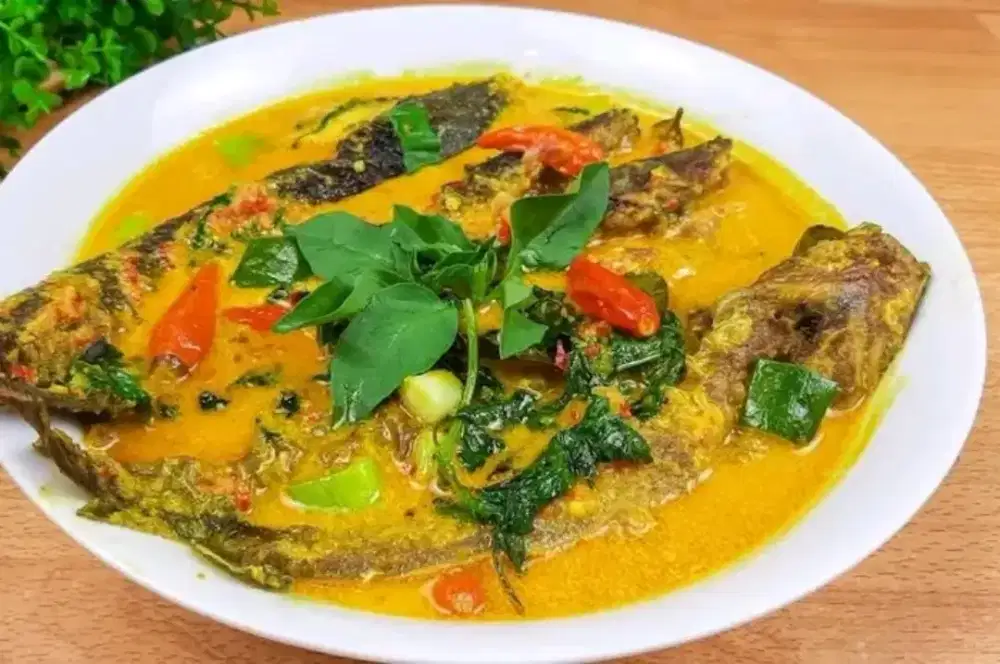 Siap memasak untuk hidangan di meja makan