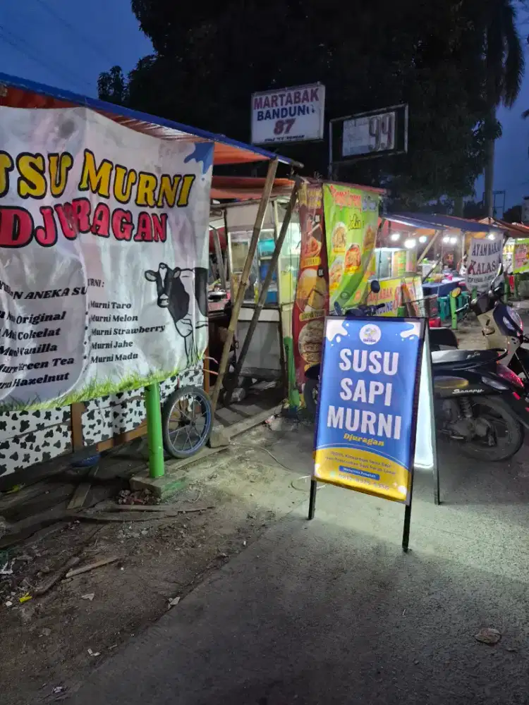 Crew Jaga Lapak Susu Murni (Gerobak depan Indomaret)