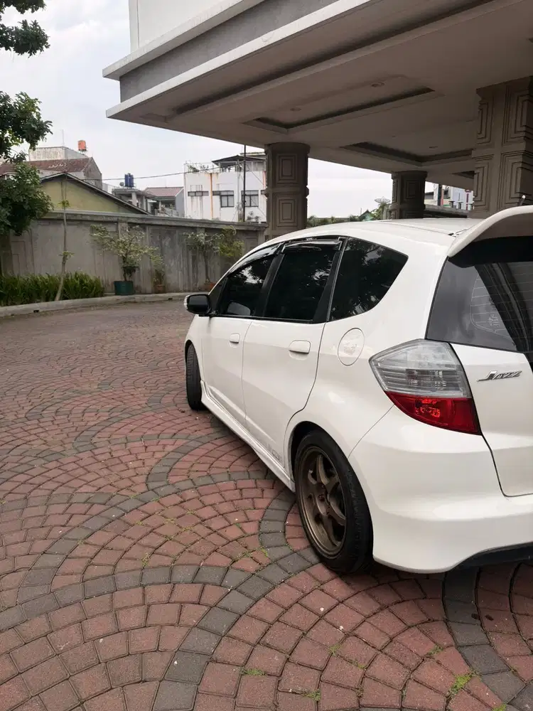 Honda Jazz 2010 RS warna fav putih