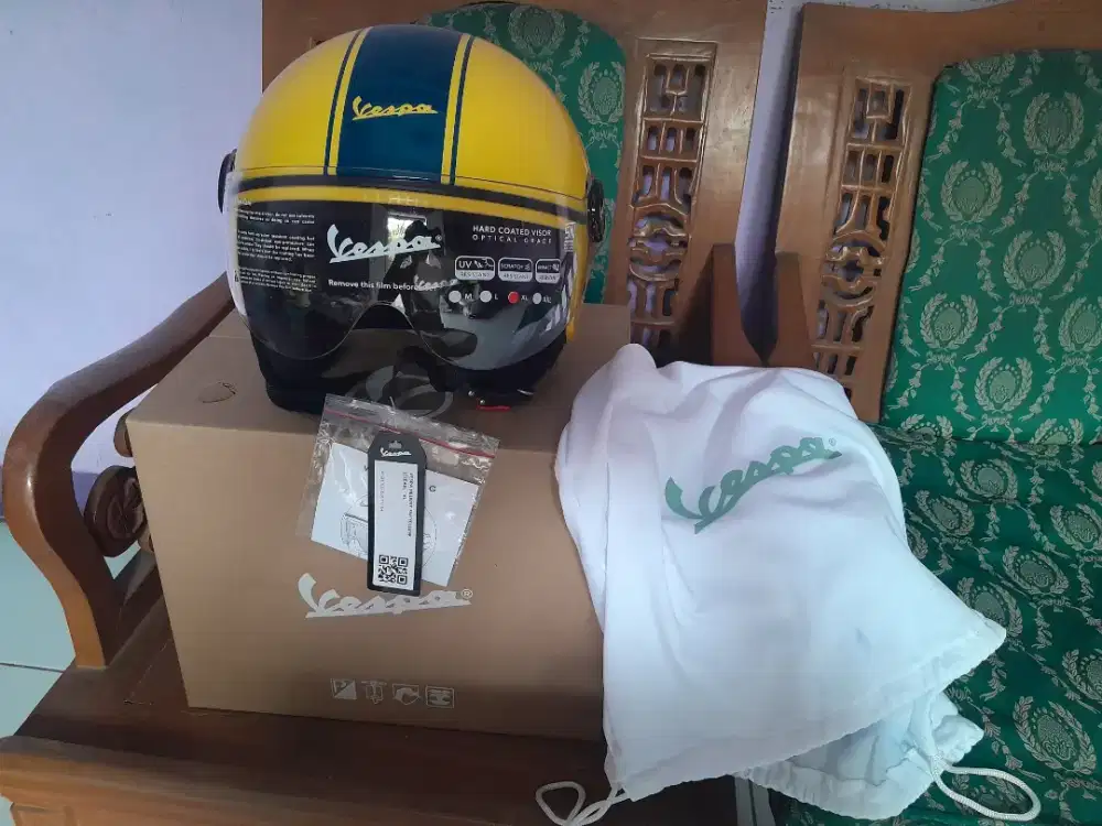 Helm Vespa original (new)