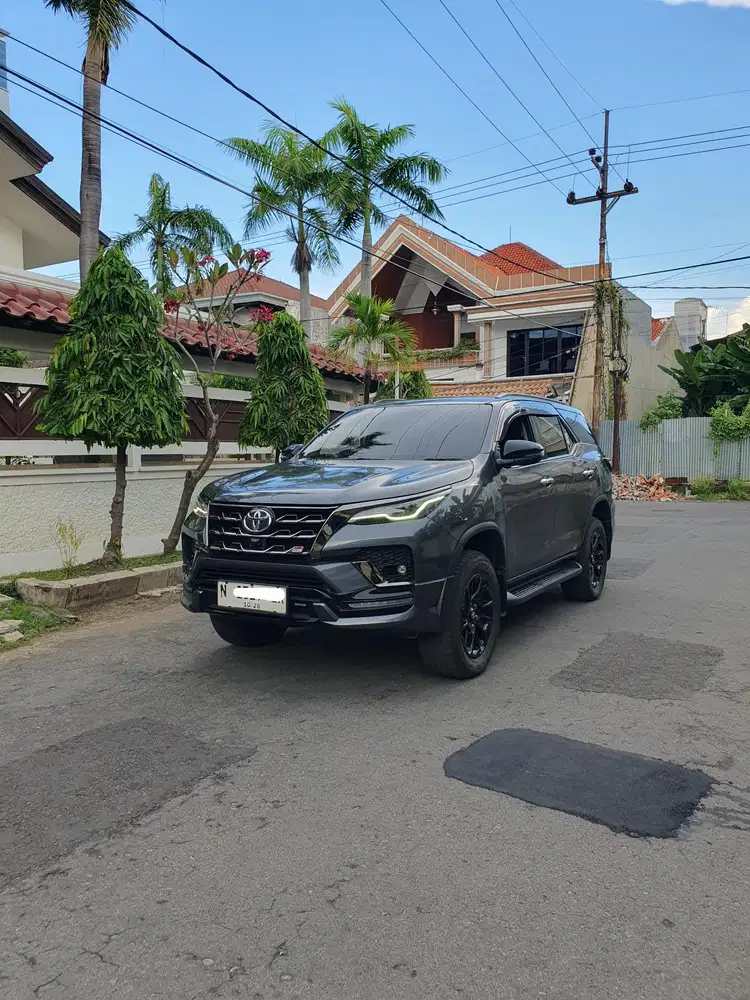Fortuner 2023 GR Sport 2.8 Diesel Matic Km 48rb Warna gray Full Ori