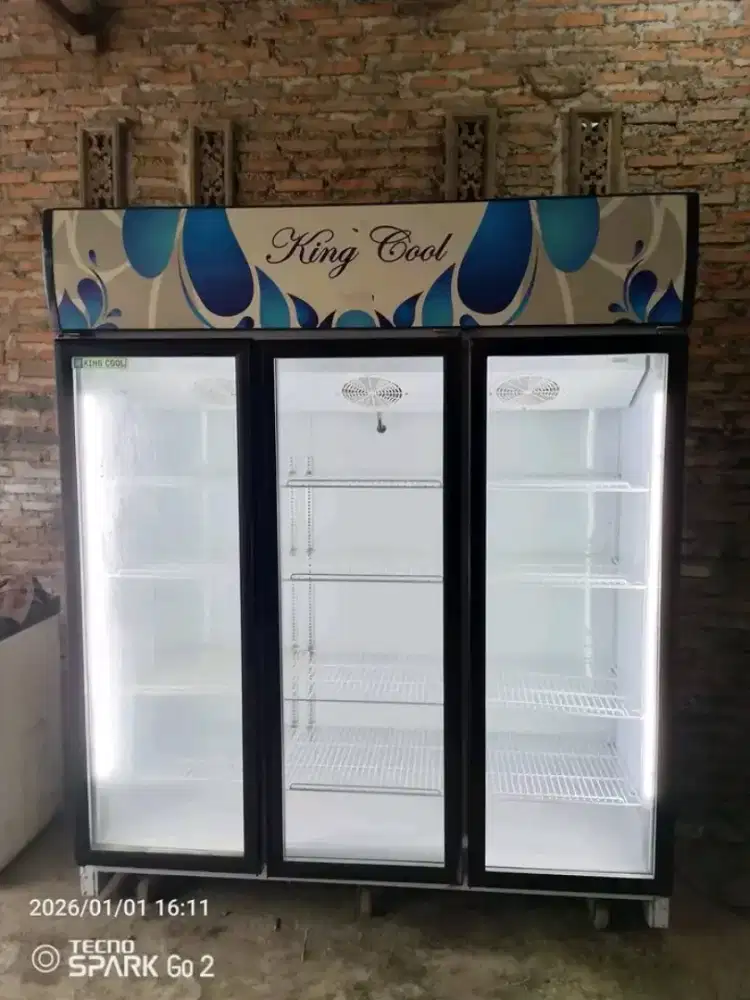 Showcase display 3 pintu