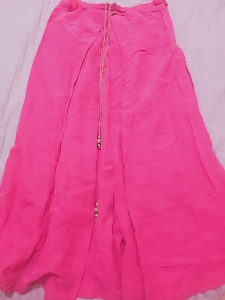 Rok warna pink brand