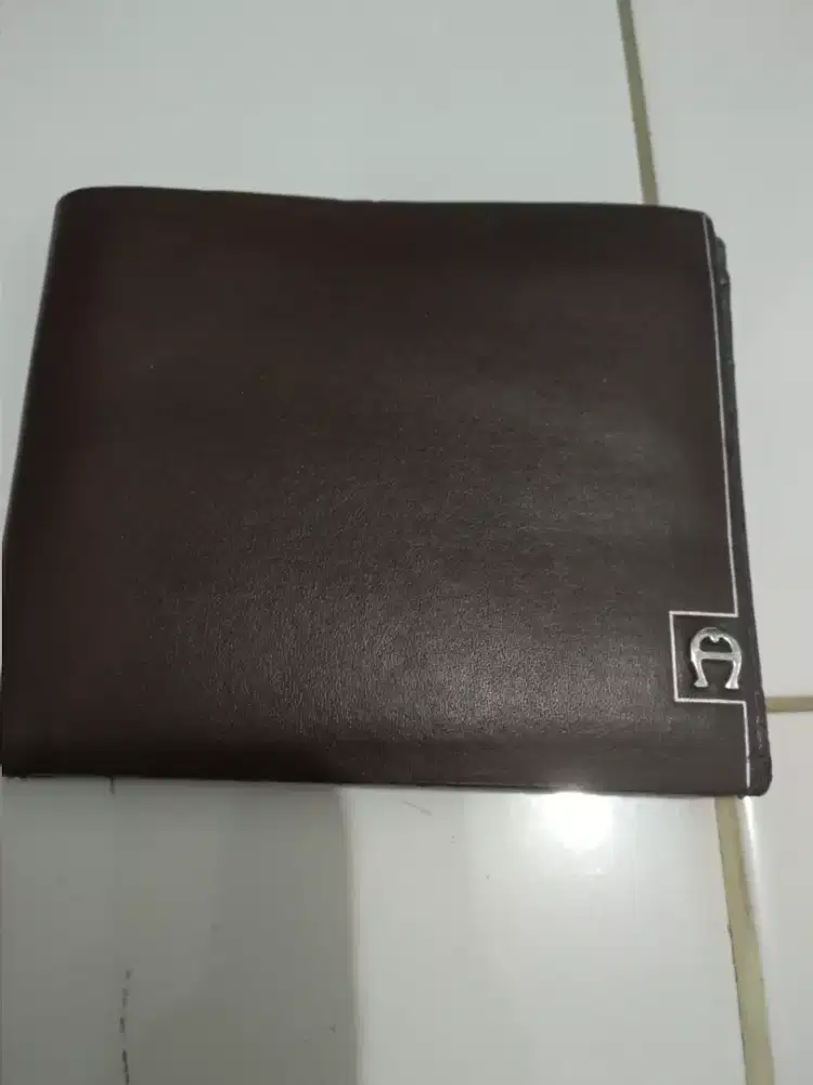 Dompet lipat pria merk aigner