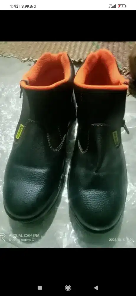 Sepatu safety ferst