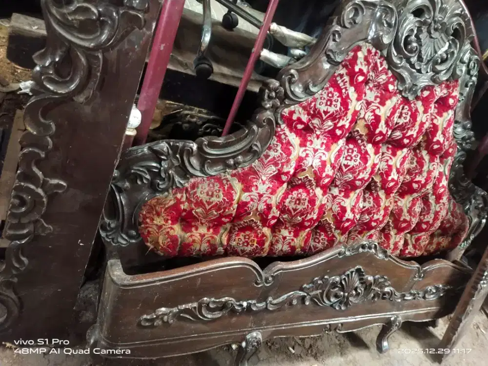 tempat tidur kayu jati