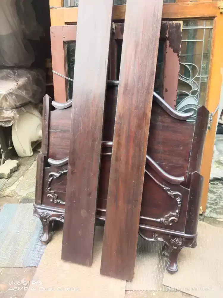 Tempat tidur kayu jati single