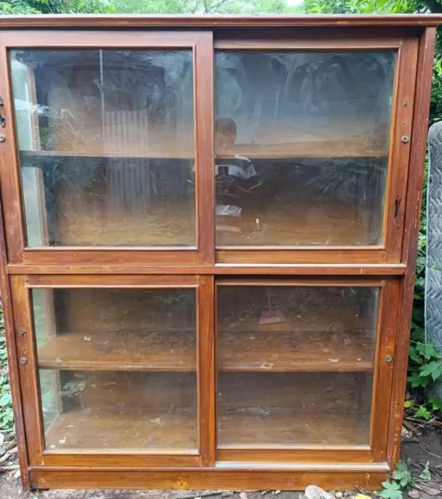 Almari pajangan kayu jati