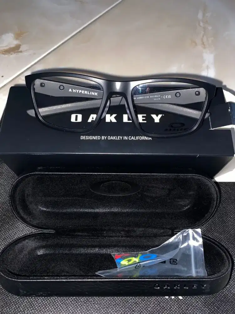Kaca mata Oakley a hyperlink