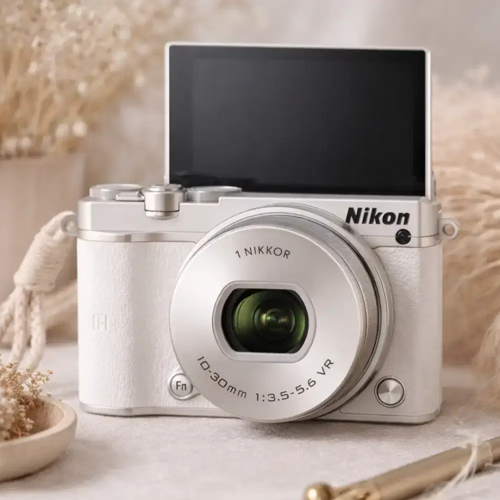 Kamera Nikon J5 kamera 20,8 MP. Layar sentuh  3 inci