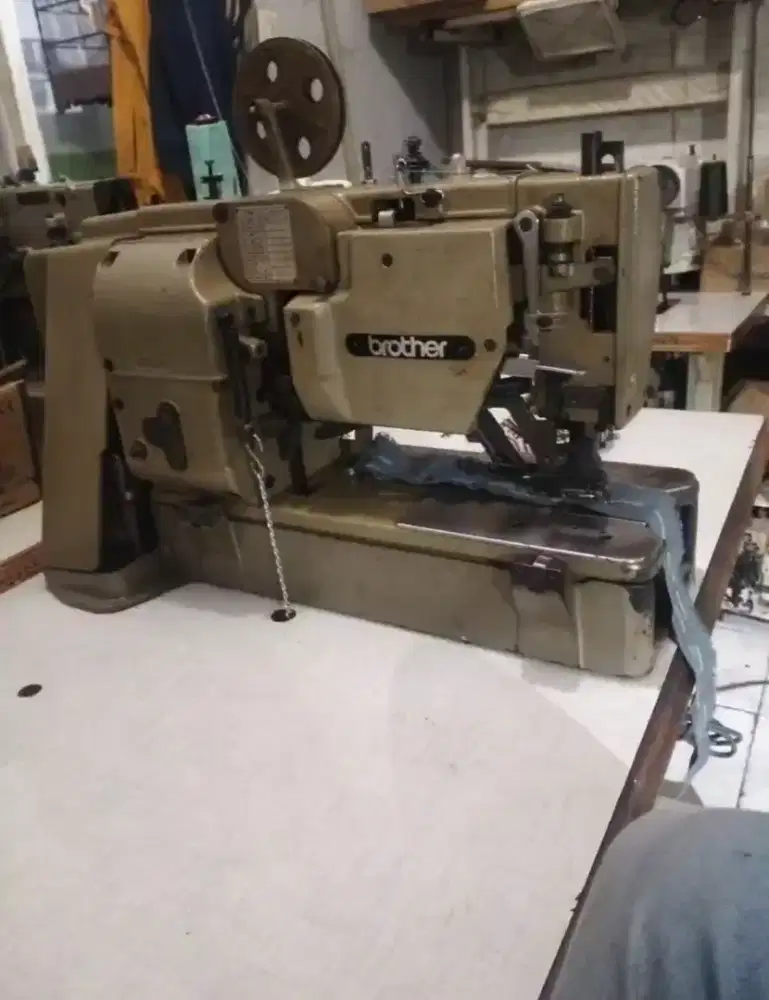 Jual satu set mesin lobang kancing dan pasang kancing brothers