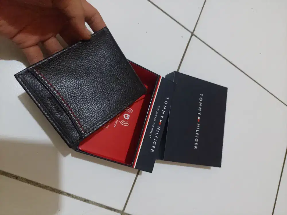 Dompet Tommy Hilfiger