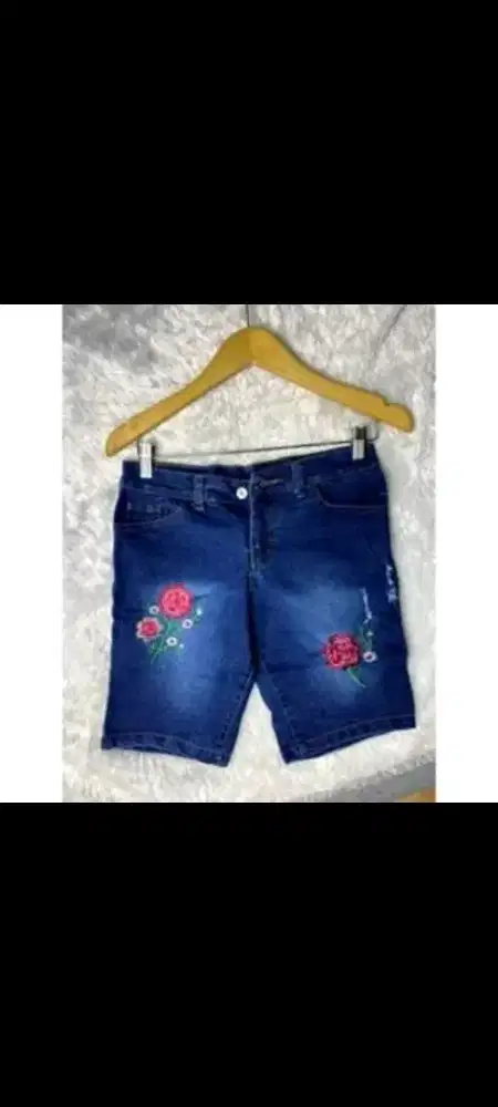 celana pendek wanita