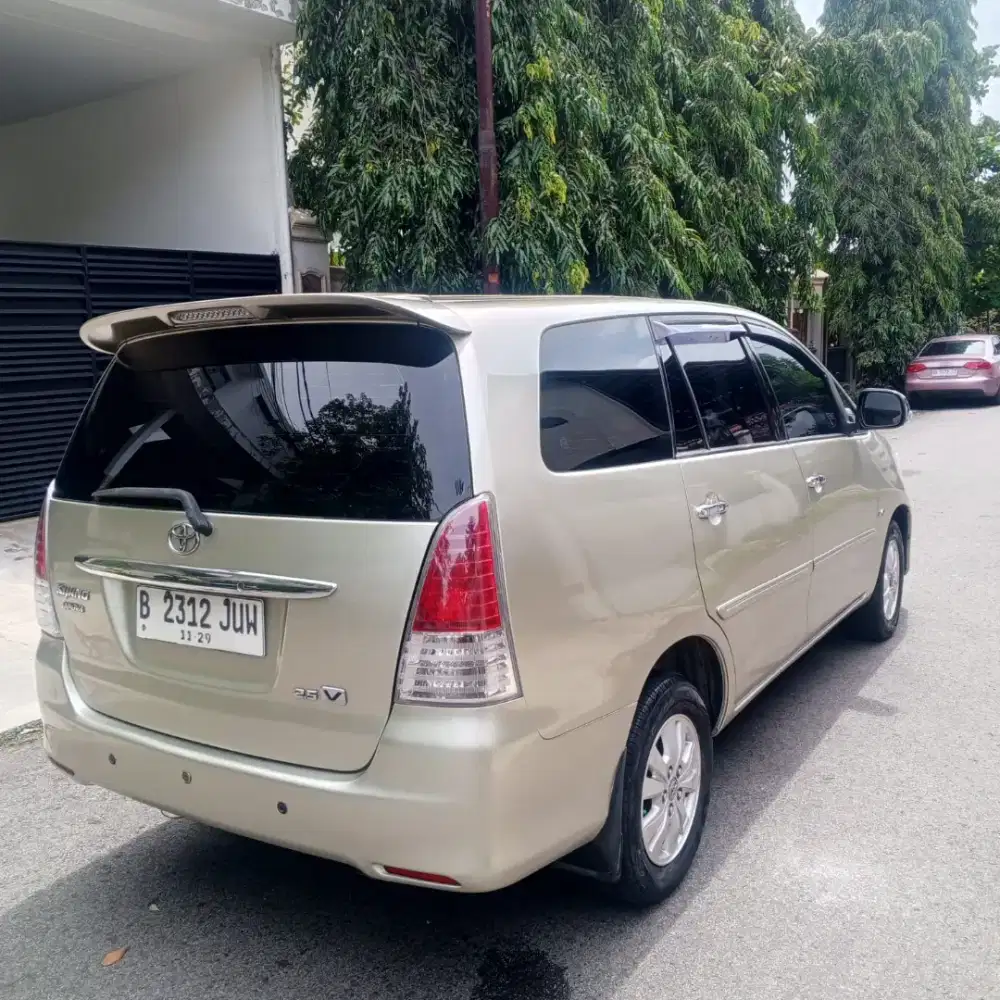 TOYOTA INOVA G METIC DIESEL ISTIMEWA