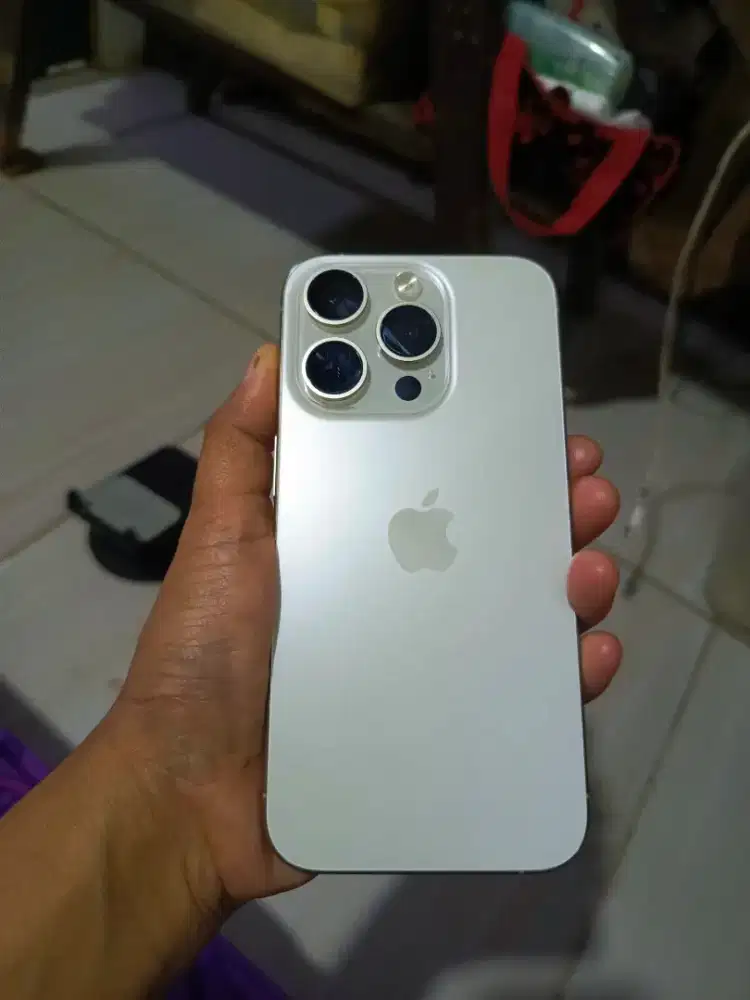 Iphone 15 pro white titanium