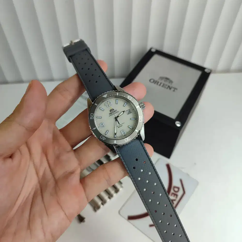 Orient Sport RA-WJ0003S Mako 40 Solar Ivory Dial