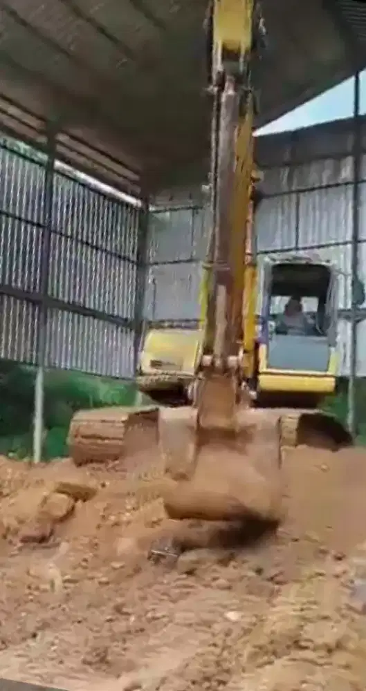Excavator Komatsu PC 200 mo tahun 2016