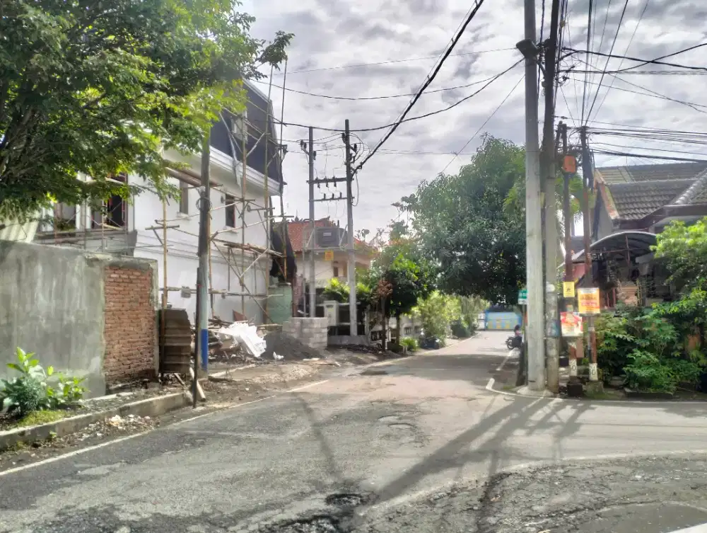 Rumah Lingkungan Kost Elite Dijual Harga Tanah Saja BU Cepat