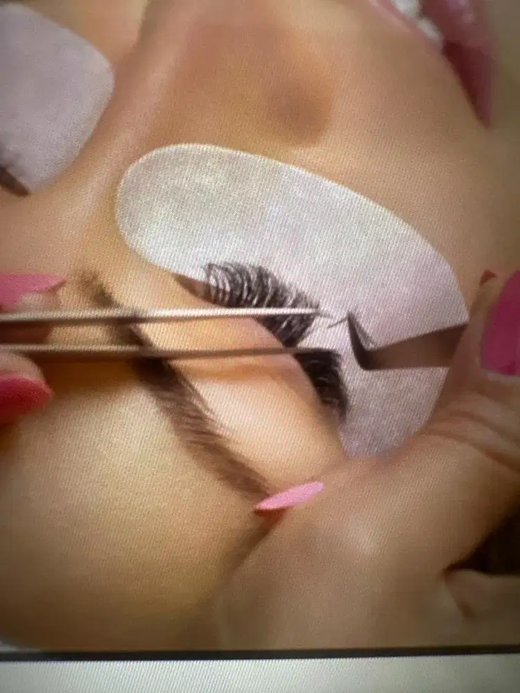 Dibutuhkan Therapis Eyelash