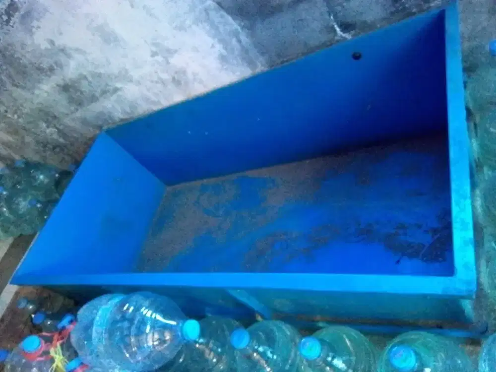 Bak fiber bekas bocor