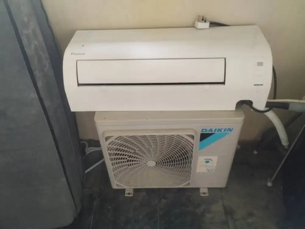 Dijual AC DAIKIN 1 PK dan pipa 8.5 meter