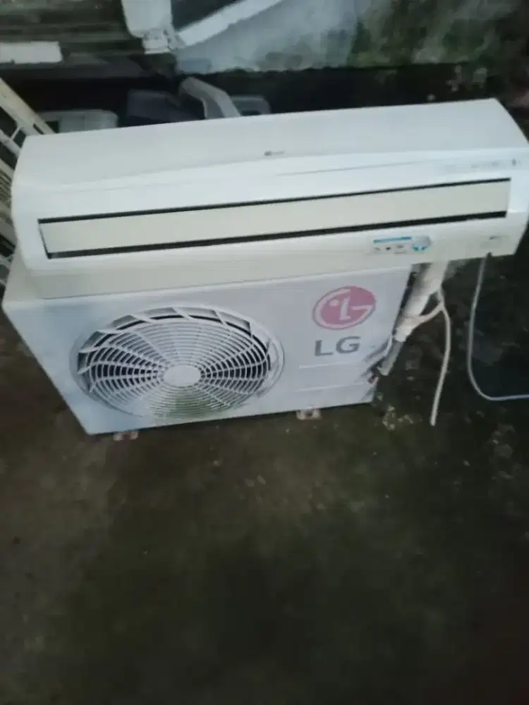 Jual AC LG 1/2pk mulus bening bergaransi hrga brsih
