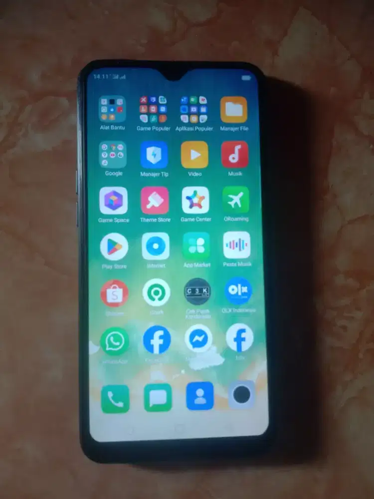 Oppo a5s ram 2/32 hp sama casan aja.