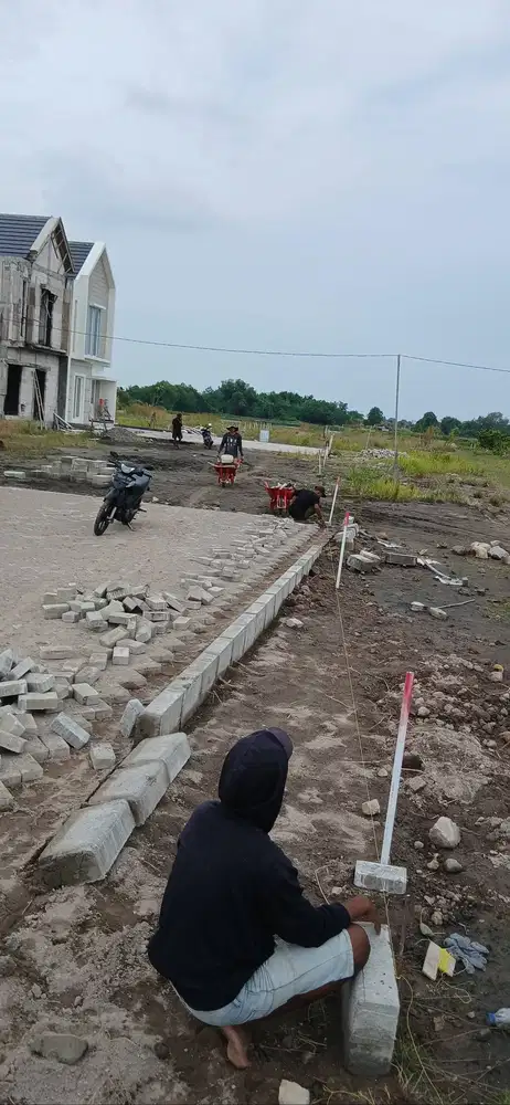 Pasang paving untuk jalan kampung dan perumahan