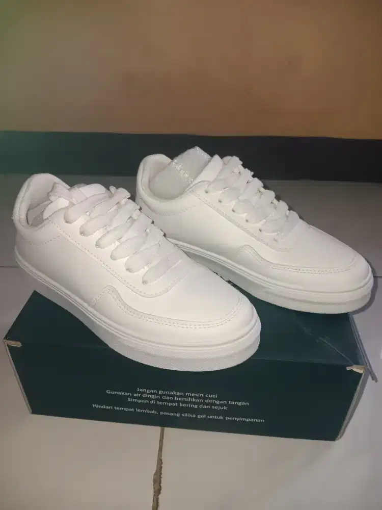 Sepatu NEVADA Putih