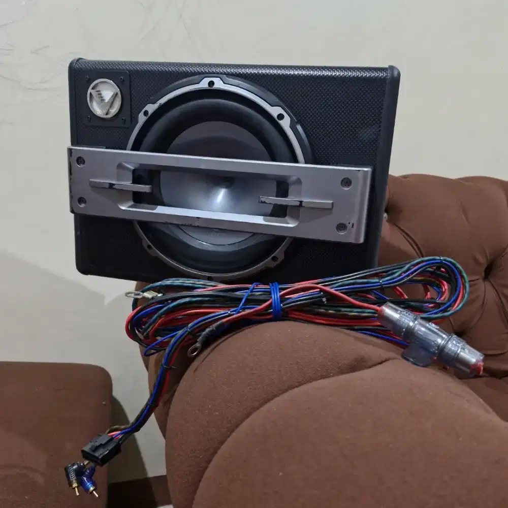 Subwoofer aktif venom dbx10.1A 10 inchi