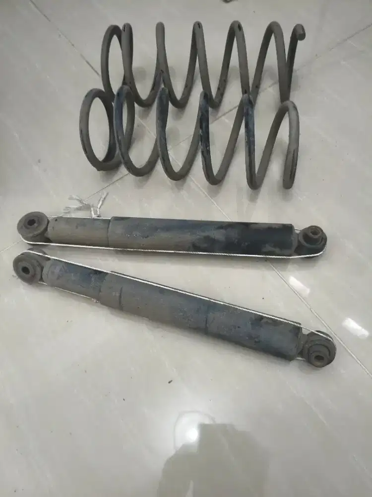 Shock breaker belakang +per Calya satu set