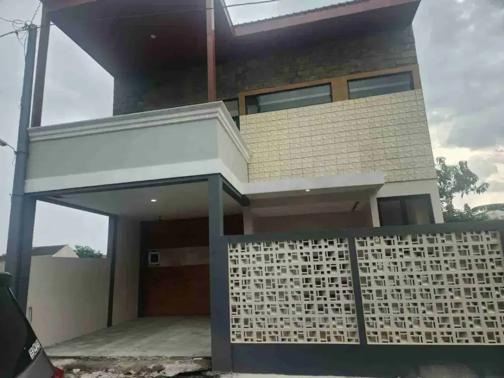 Di jual murah baru 2 lantai 5 menit ke RS Oen Solo baru