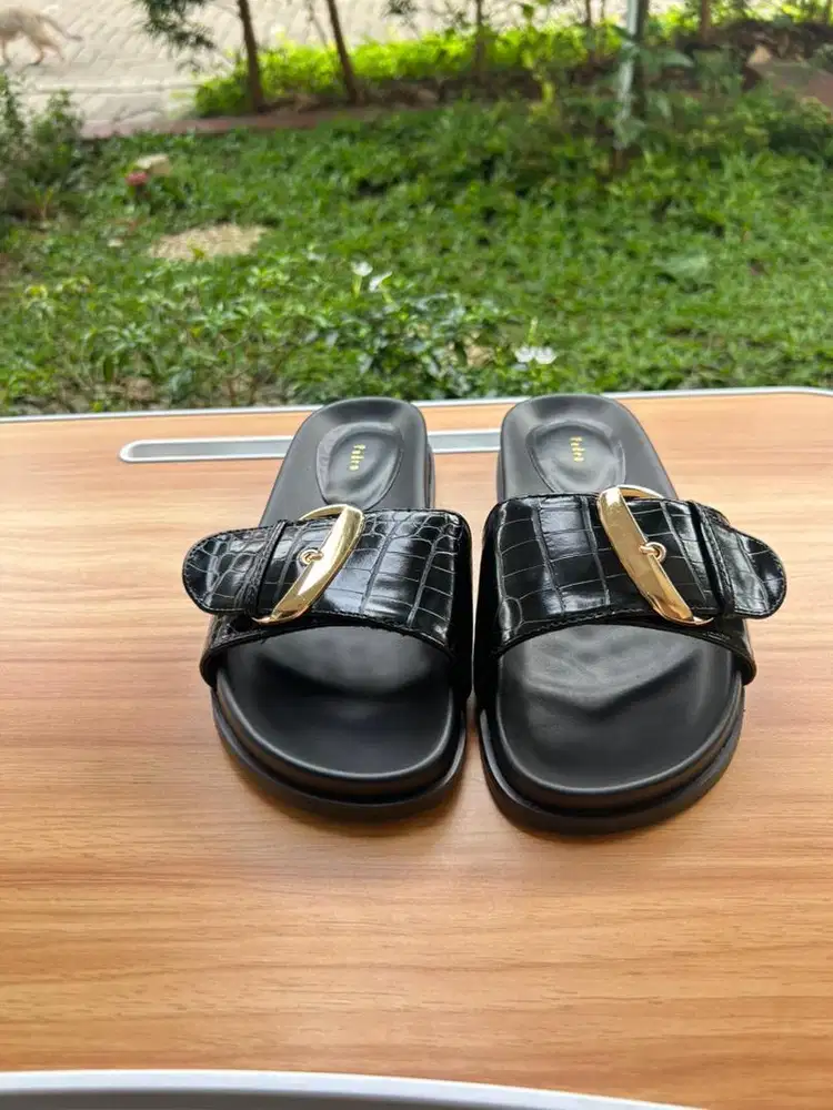 Sendal wanita Sliders Flat Pedro