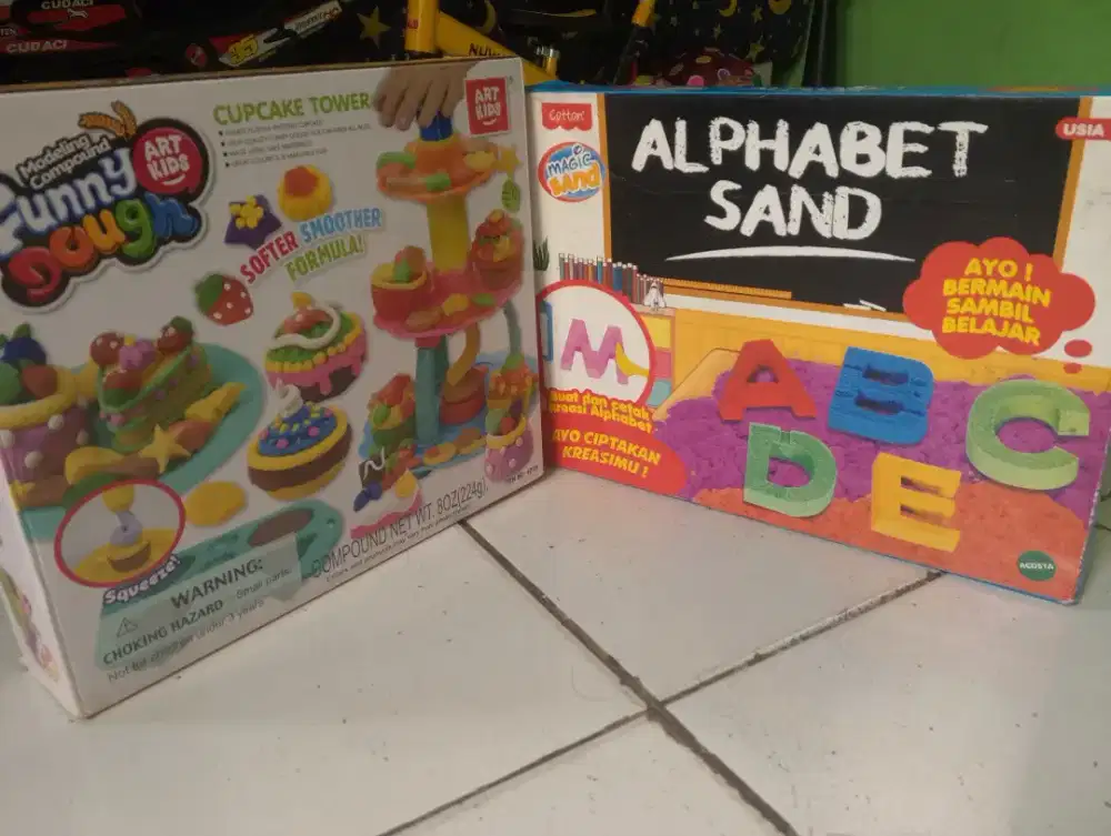 Mainan pasir dengan macam cetakan