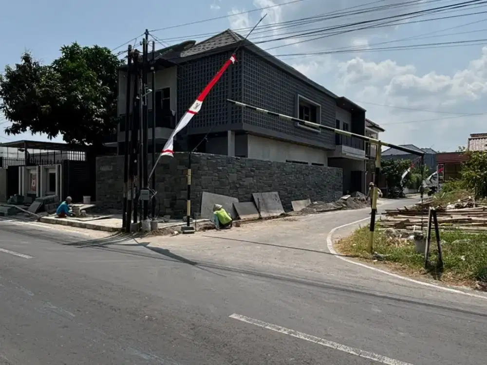 RUMAH HUNIAN MEWAH PLUS KOLAM RENANG PRIBADI SUMBER BANJARSARI SOLO