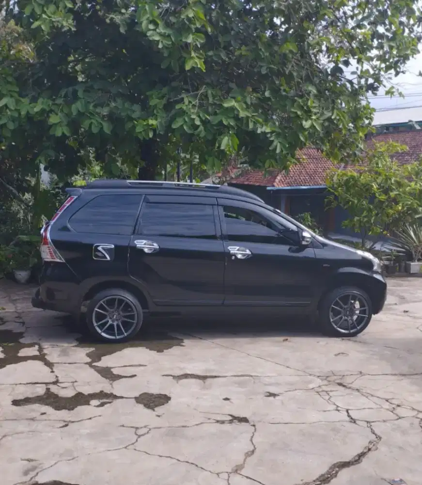 Mobil Avanza G 2013 MT