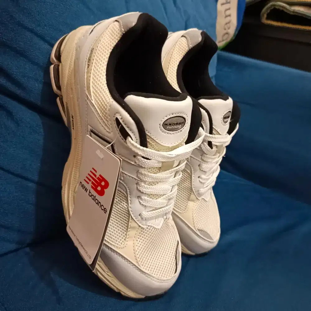 New Balance 2002R Cream White
Size 42 Insole 26,5cm