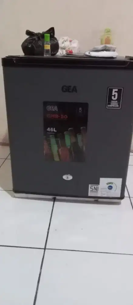 Kulkas mini gea GMB-50 46L