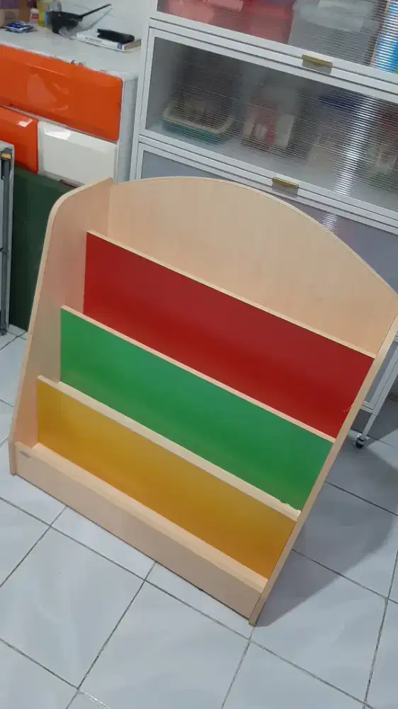 Rak buku/ koran
