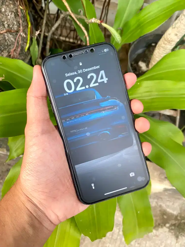 iPhone XR 64 GB warna hitam