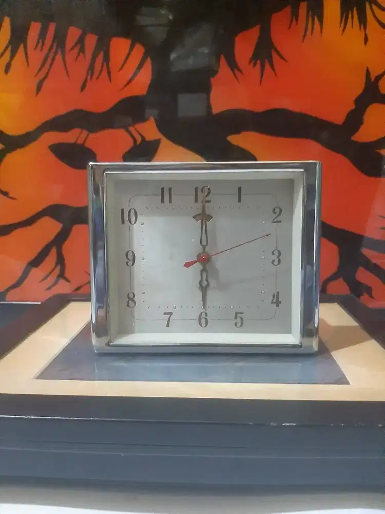 Jam weker vintage berlian kondisi off